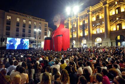 A Milano, a Piazza Affari la prima de "La Casa di Carta"  3