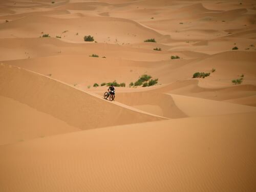 In Marocco si corre la Titan Desert, la gara per mountain biker nel deserto
