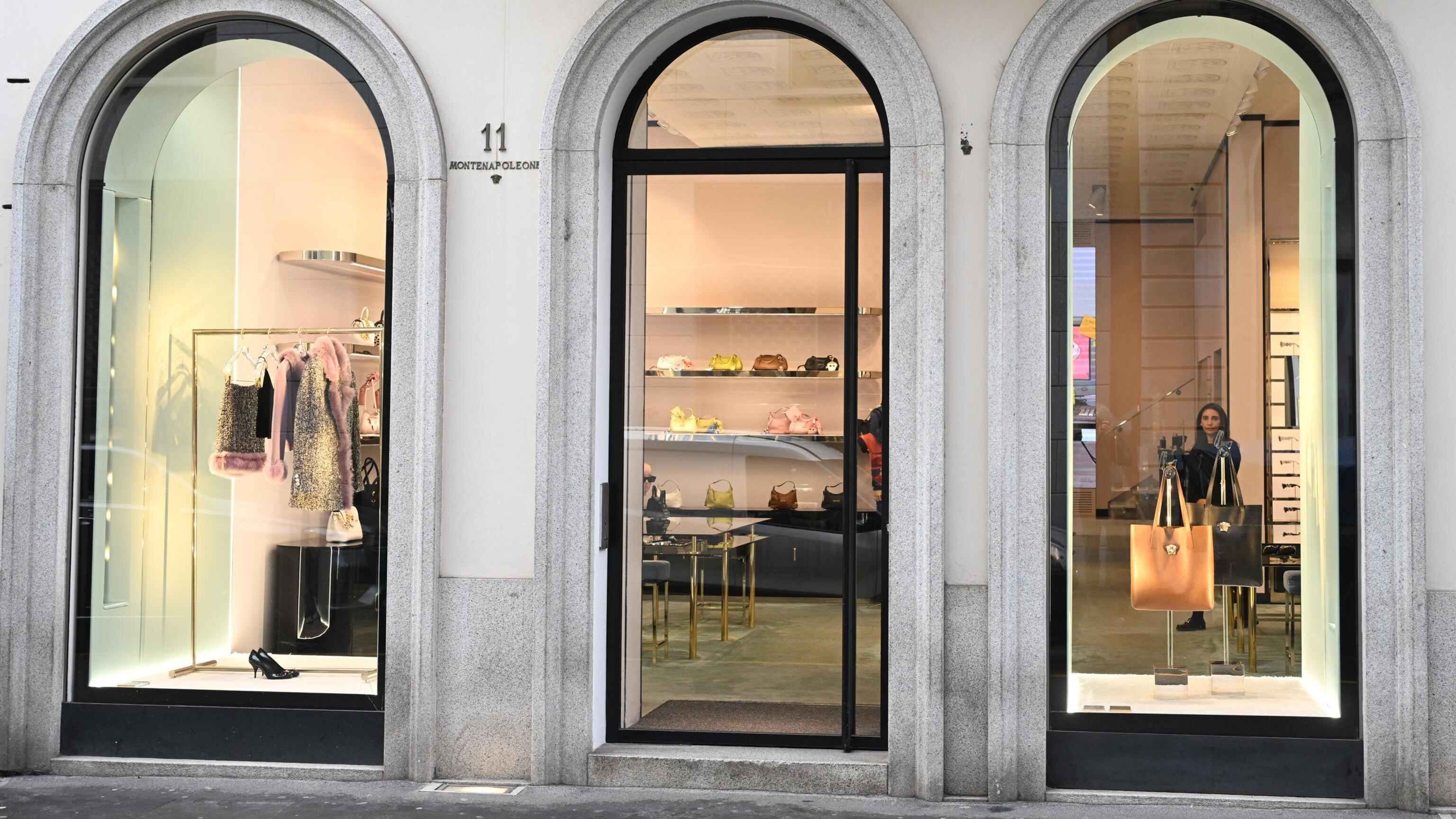 Prada a un passo dalla maison Versace