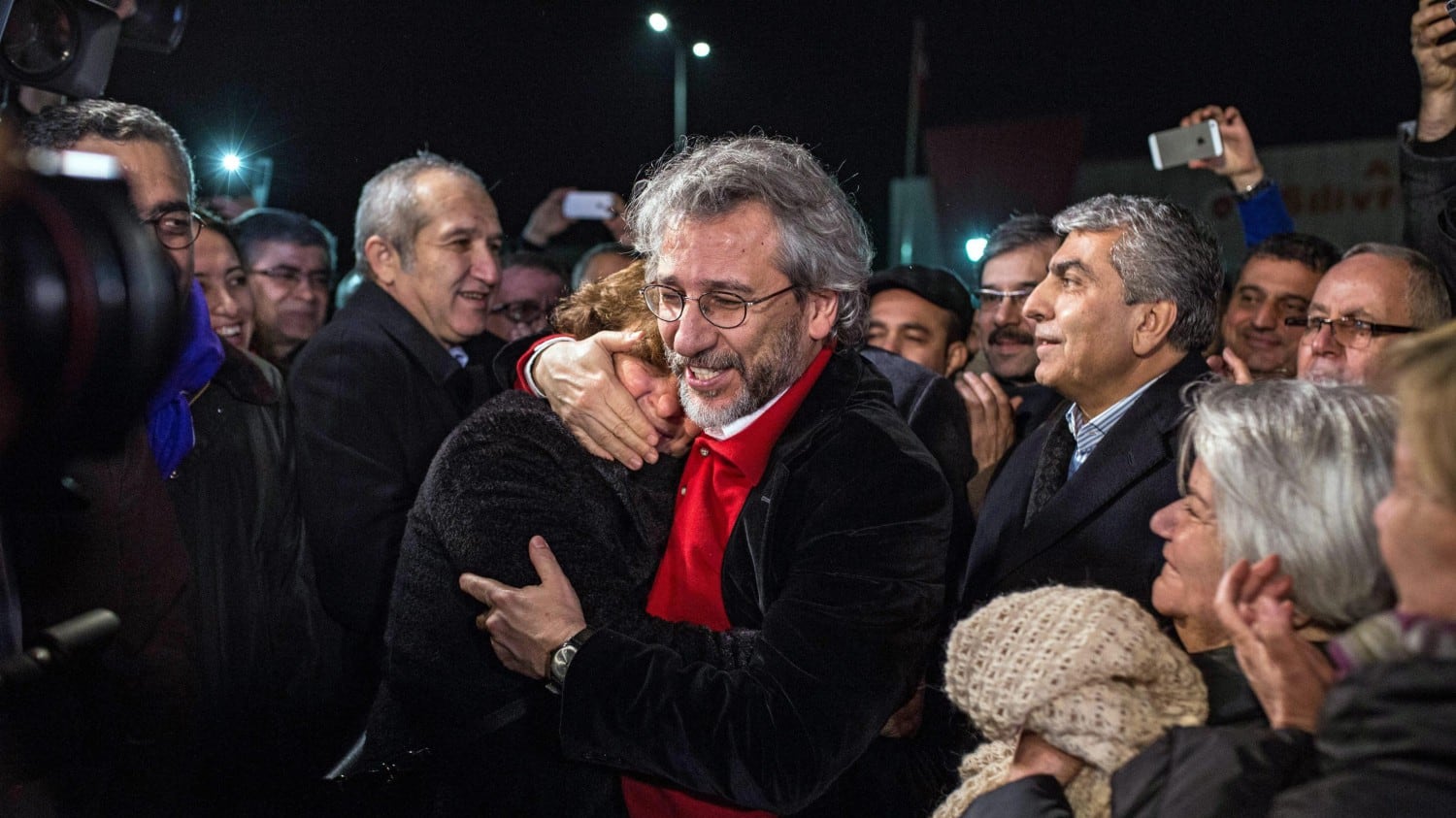 Svelarono i traffici con gli islamisti. Scarcerati due giornalisti in Turchia