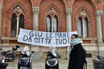 Scontri tra studenti e forze dell'ordine alla Statale di Milano 12