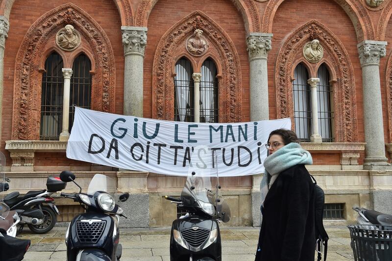 Scontri tra studenti e forze dell'ordine alla Statale di Milano 12