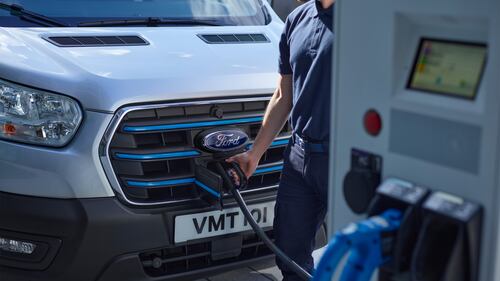 Ford E-Transit, il furgone più venduto al mondo diventa 100% elettrico: guarda la gallery 19