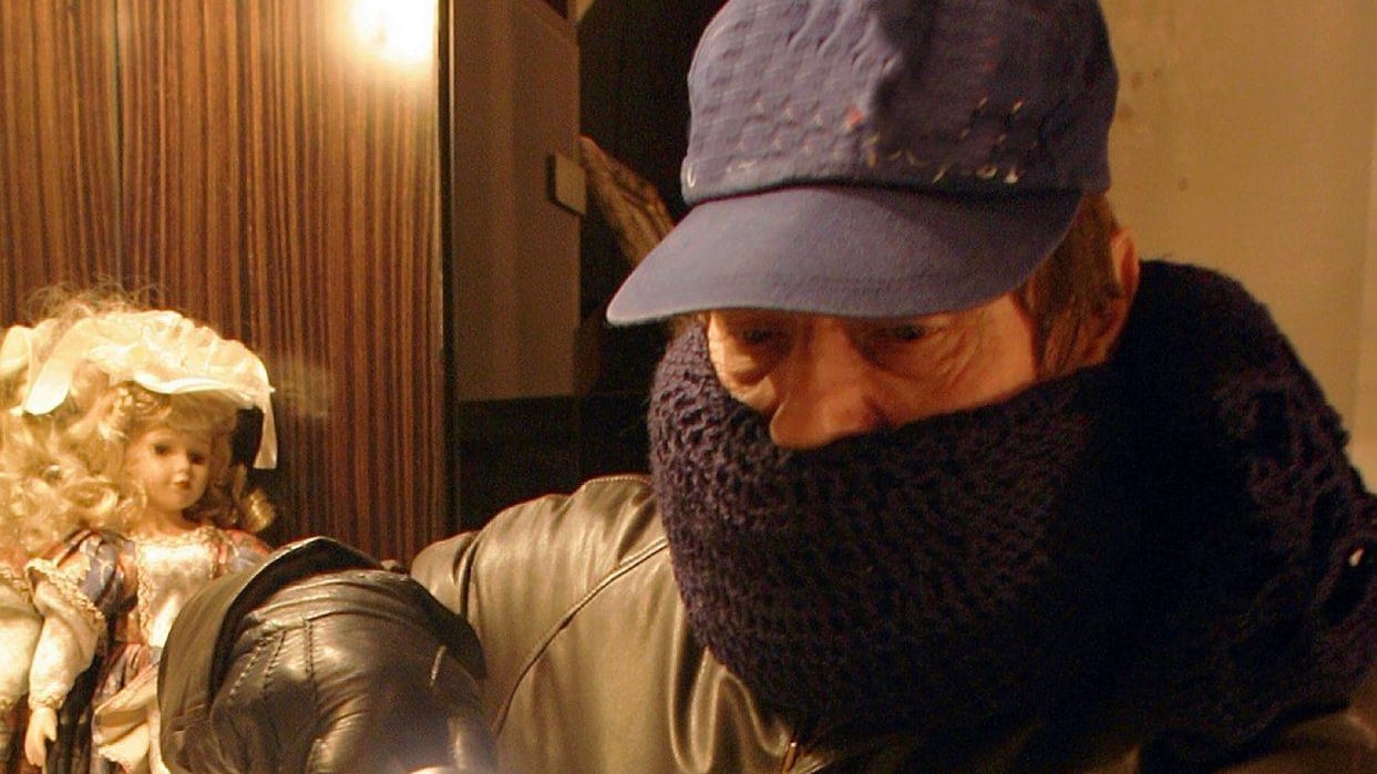 La notte dei furti: cinque appartamenti svaligiati dai ladri