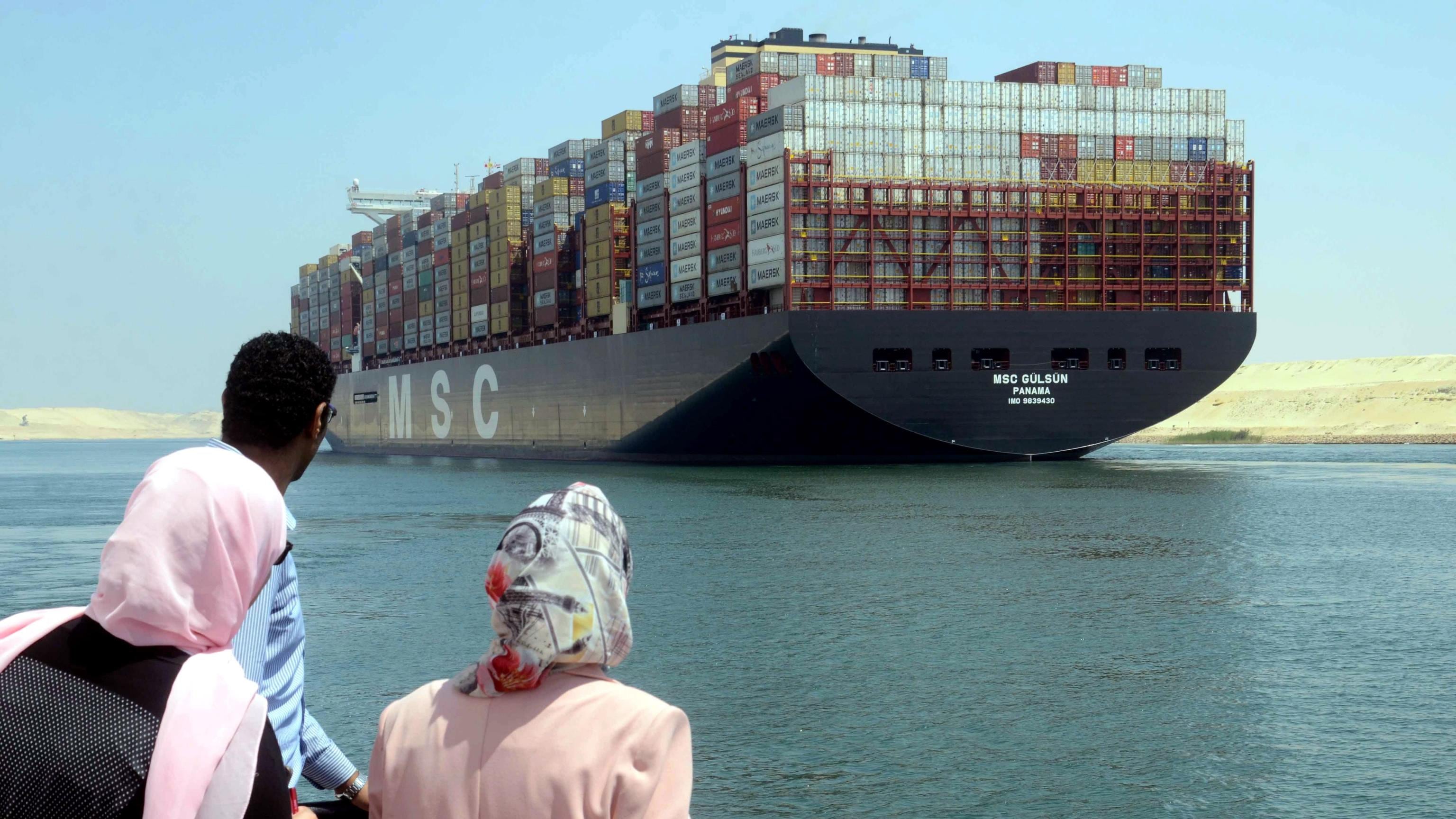 Caos nel Mar Rosso, Msc ferma le navi a Suez e le dirotta in Africa: cosa succede