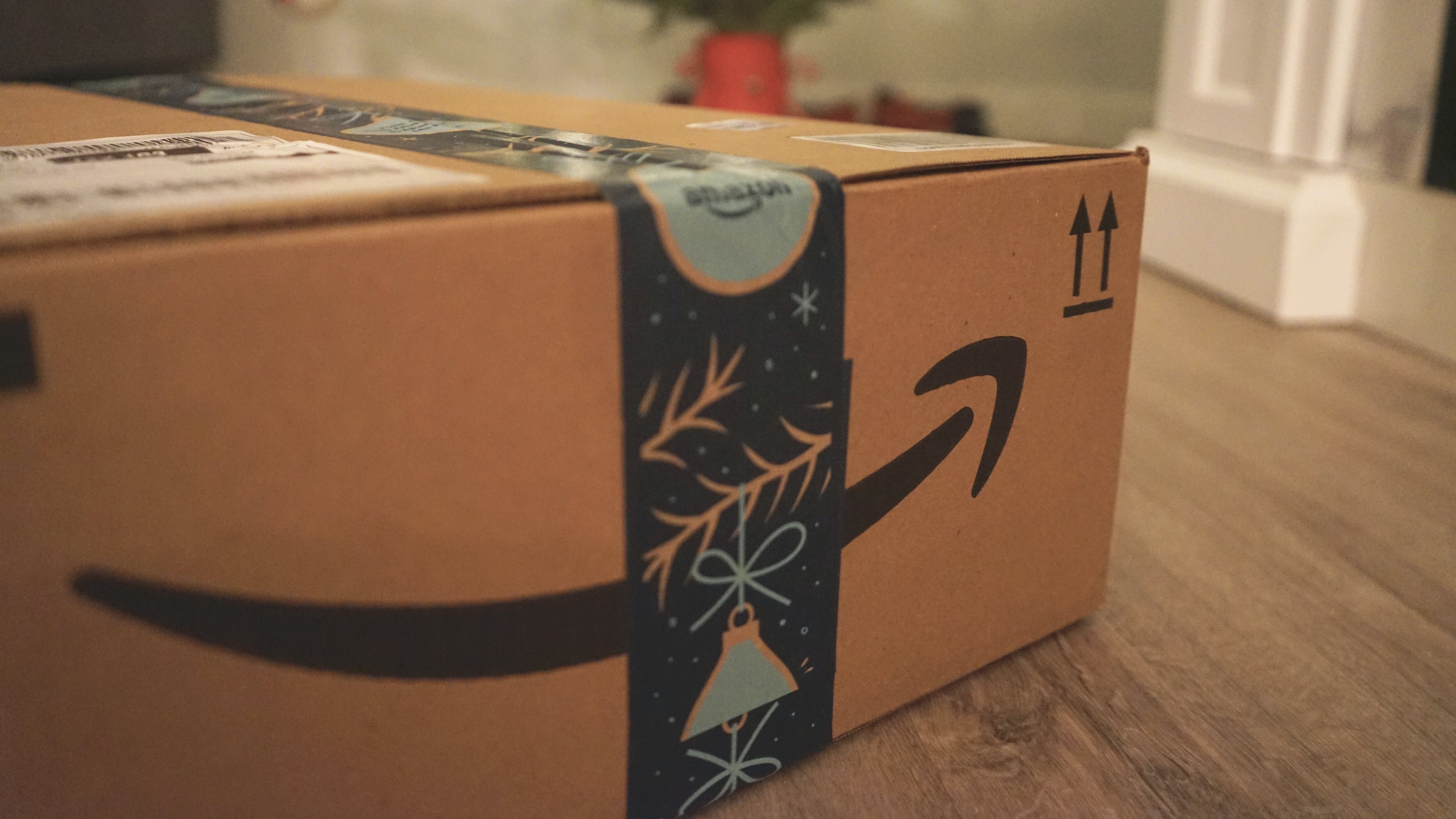 "Tre euro in più per la spedizione". La Francia dichiara guerra all'e-commerce per l'acquisto dei libri