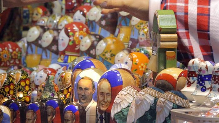 Russia, il rublo precipita Code davanti ai negozi per spendere gli ultimi soldi