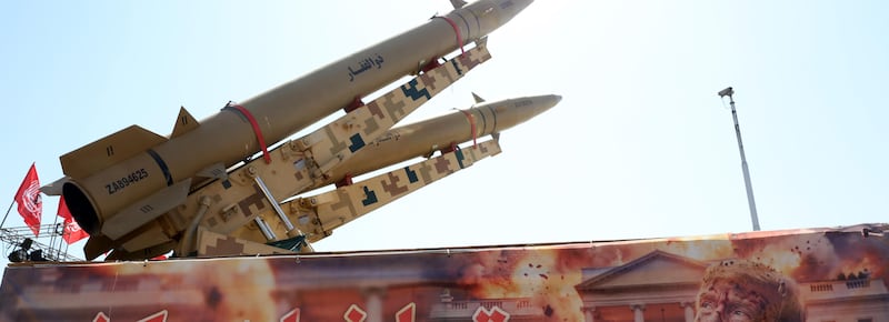 Riesplode la guerra Iran-Usa: Teheran colpisce obiettivi americani in Giordania e negli Emirati. Petroliera urta due mine e prende fuoco