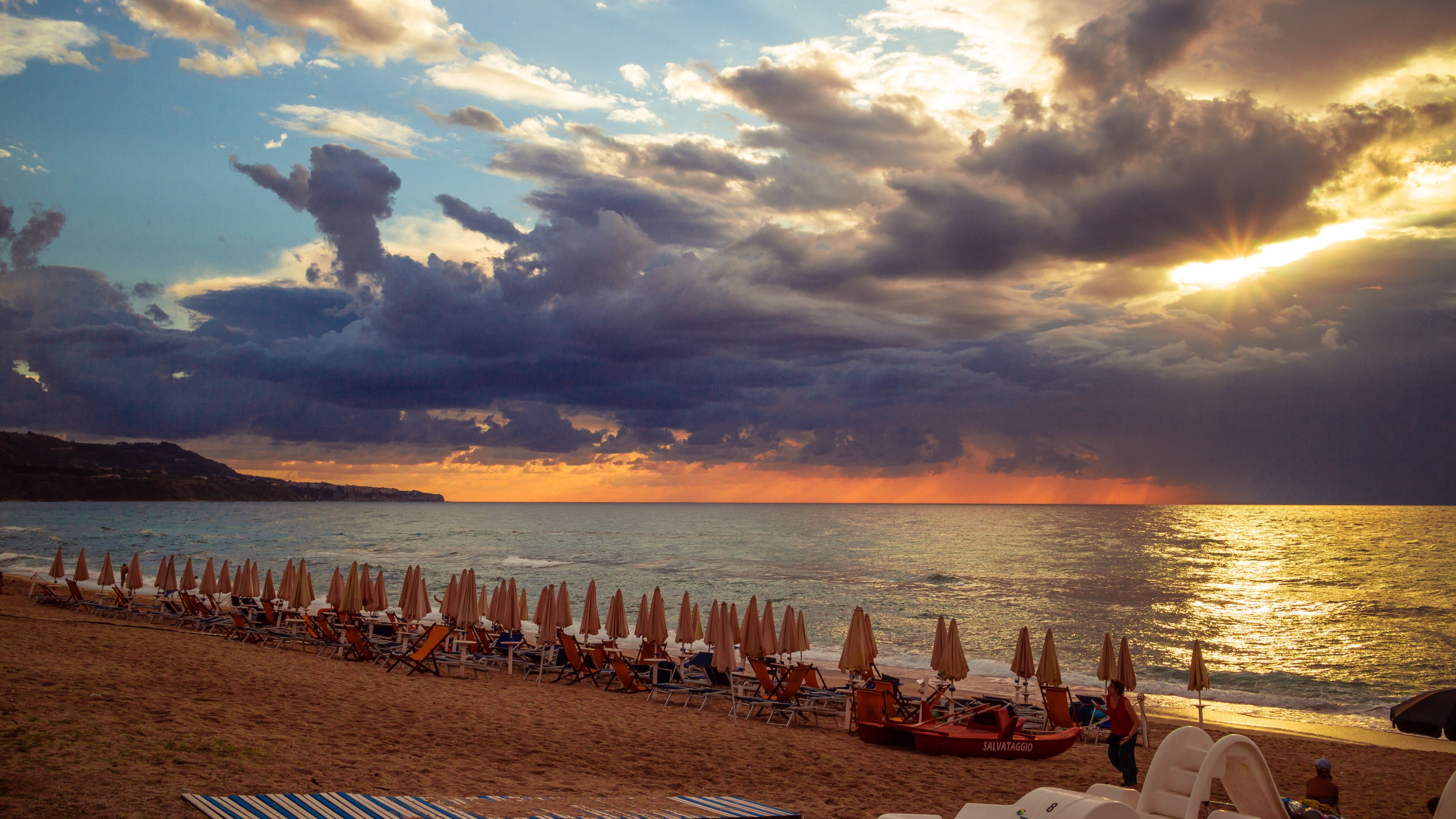 Saremo sommersi dal mare? Sicuramente dalla burocrazia