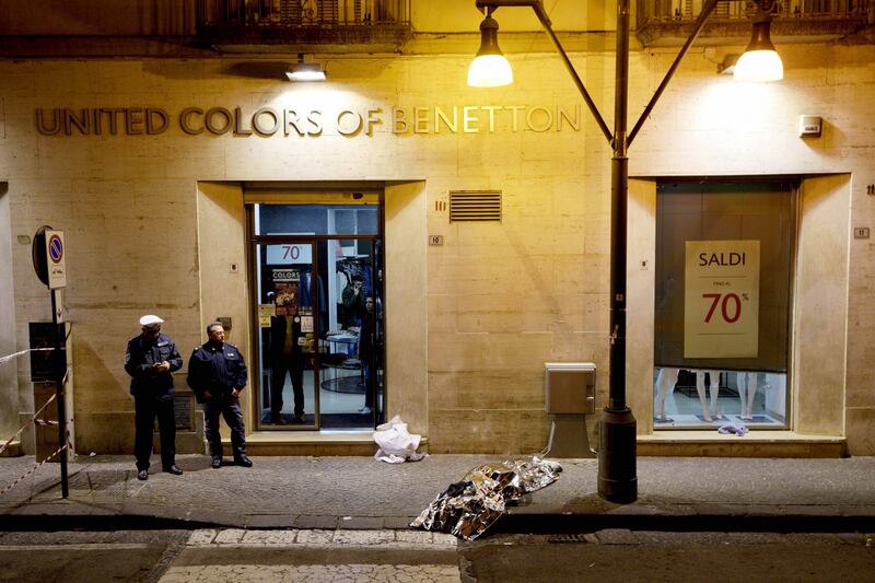 Rapina nel Napoletano, gioielliere uccide uno dei malviventi 17