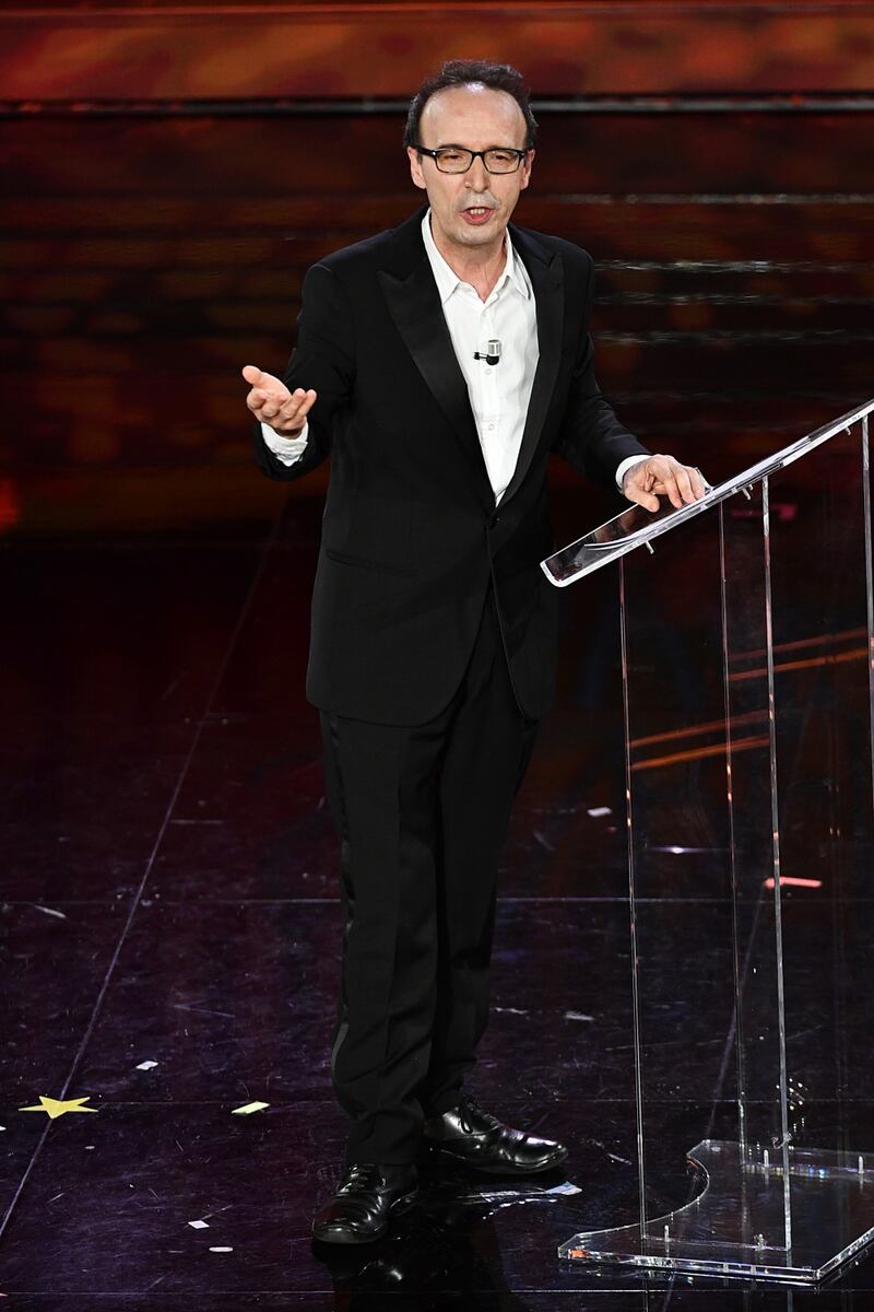 Roberto Benigni si ​prende la scena a Sanremo 8