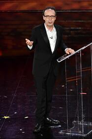 Roberto Benigni si ​prende la scena a Sanremo 8