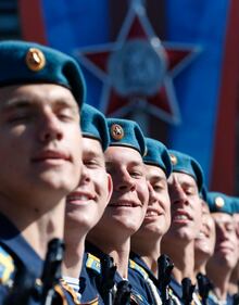 Putin alla parata col nastro degli indipendentisti 7