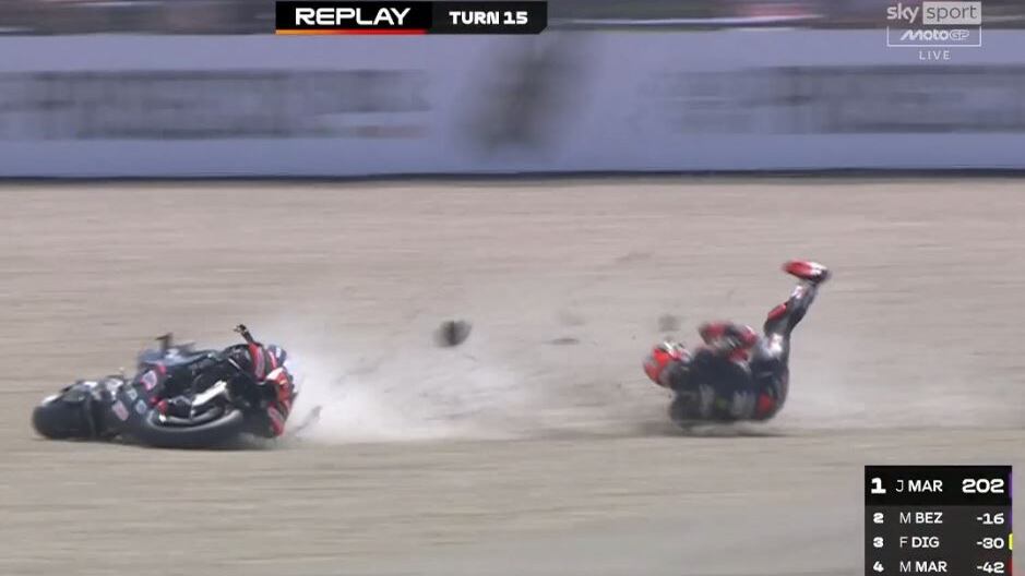 MotoGP, Bezzecchi vola in curva e si ribalta più volte. Tripletta Aprilia ad Assen, vince Ogura