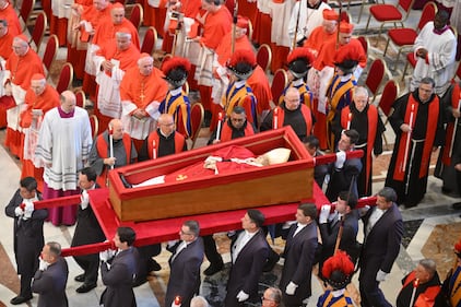 La traslazione della Bara di Papa Francesco nella Basilica di San Pietro 4