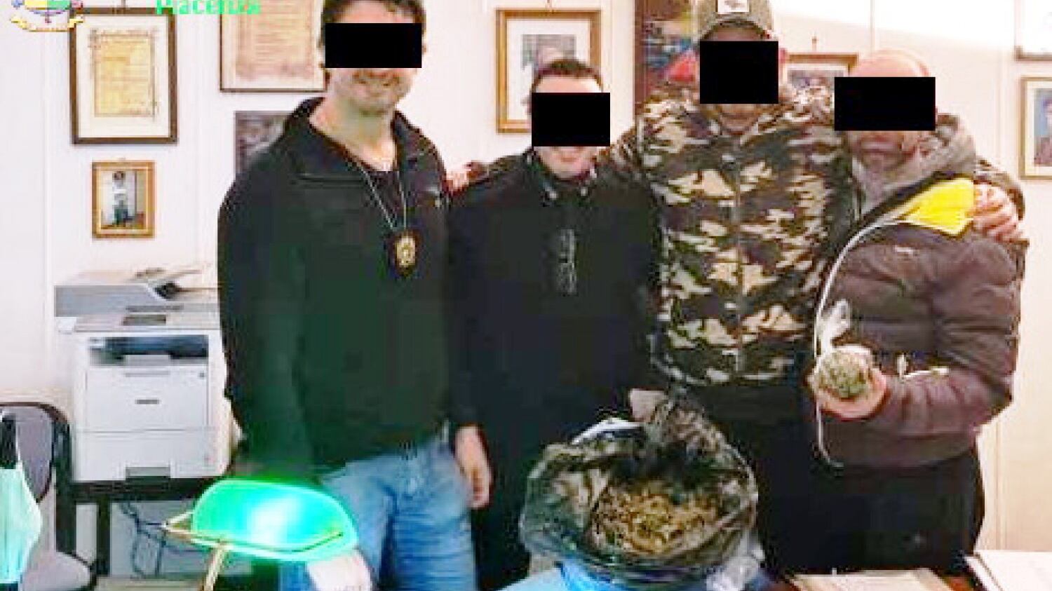 Escort, trans e ricatti in caserma: la vita dei carabinieri di Piacenza