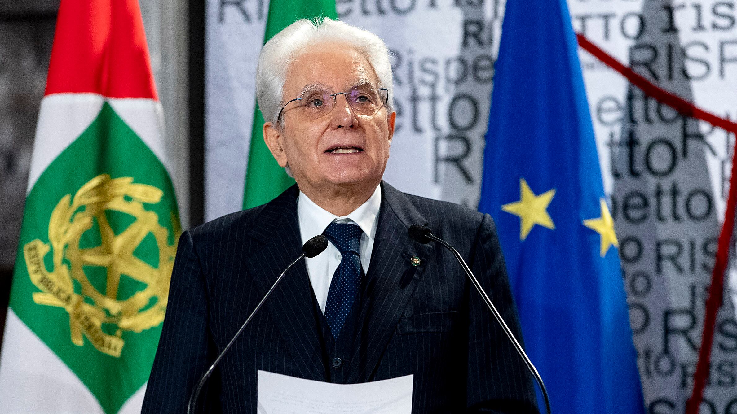 "Riaperture troppo timide". I partiti si dividono e litigano. La bacchettata di Mattarella