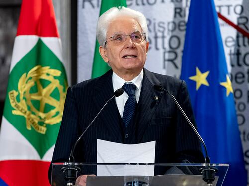L'omaggio di Mattarella agli italiani "coesi". Mezzo Sud non festeggia