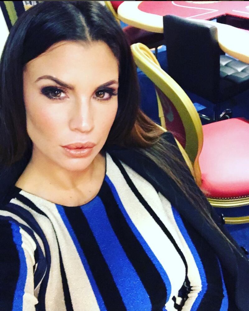 Claudia Galanti, seno in vista a Milano 13