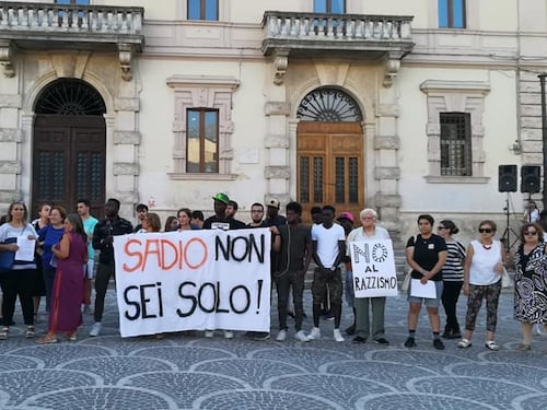 Senegalese accoltellato: nessun razzismo, si era ferito da solo