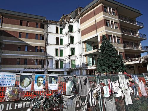 Quella ricostruzione infinita che lascia L'Aquila in macerie