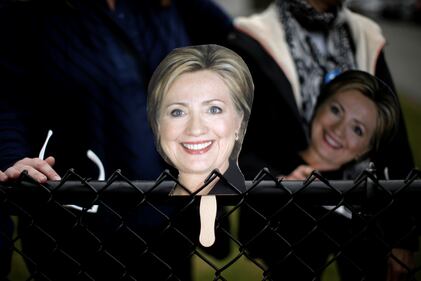 Hillary festeggia la vittoria 9
