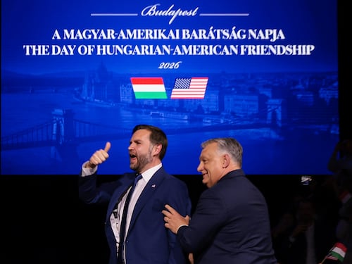 Intellettuali e attivisti della destra americana. Budapest diventa la capitale Maga in Europa