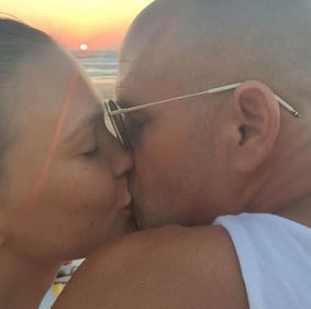 Bar Refaeli, addio al nubilato in piscina 18