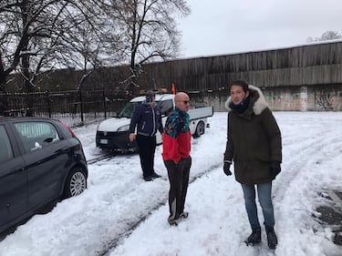 Neve, disagi a Sesto. Il sindaco Di Stefano in strada a spalare 4