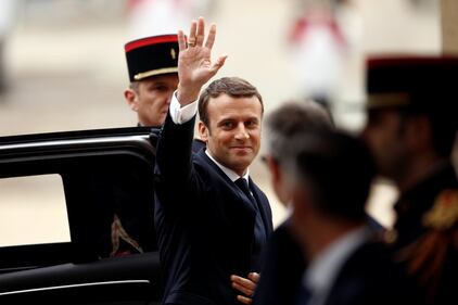 Emmanuel Macron si insedia all'Eliseo: da oggi è ufficialmente presidente 20