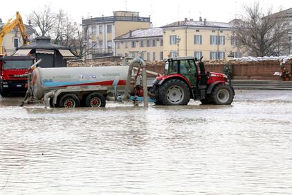 Il torrente Parma esce dagli argini 6