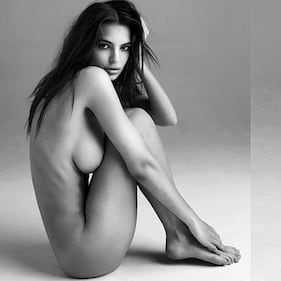 Emily Ratajkowski: sexy topless su Instagram 8