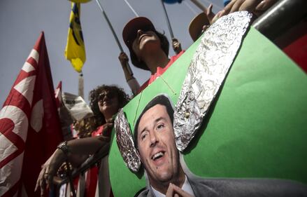 La "buona scuola" in piazza contro la riforma:  "Renzi puffarolo" 14