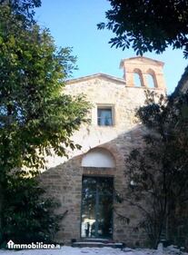 Chiese sconsacrate e case con bunker: le stranezze immobiliari 7
