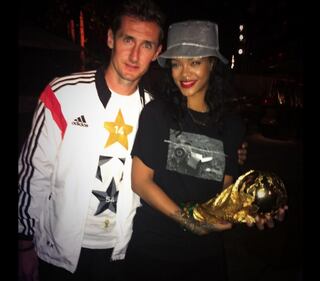 Dagli spalti agli spogliatoi: Rihanna si spoglia per i tedeschi 5