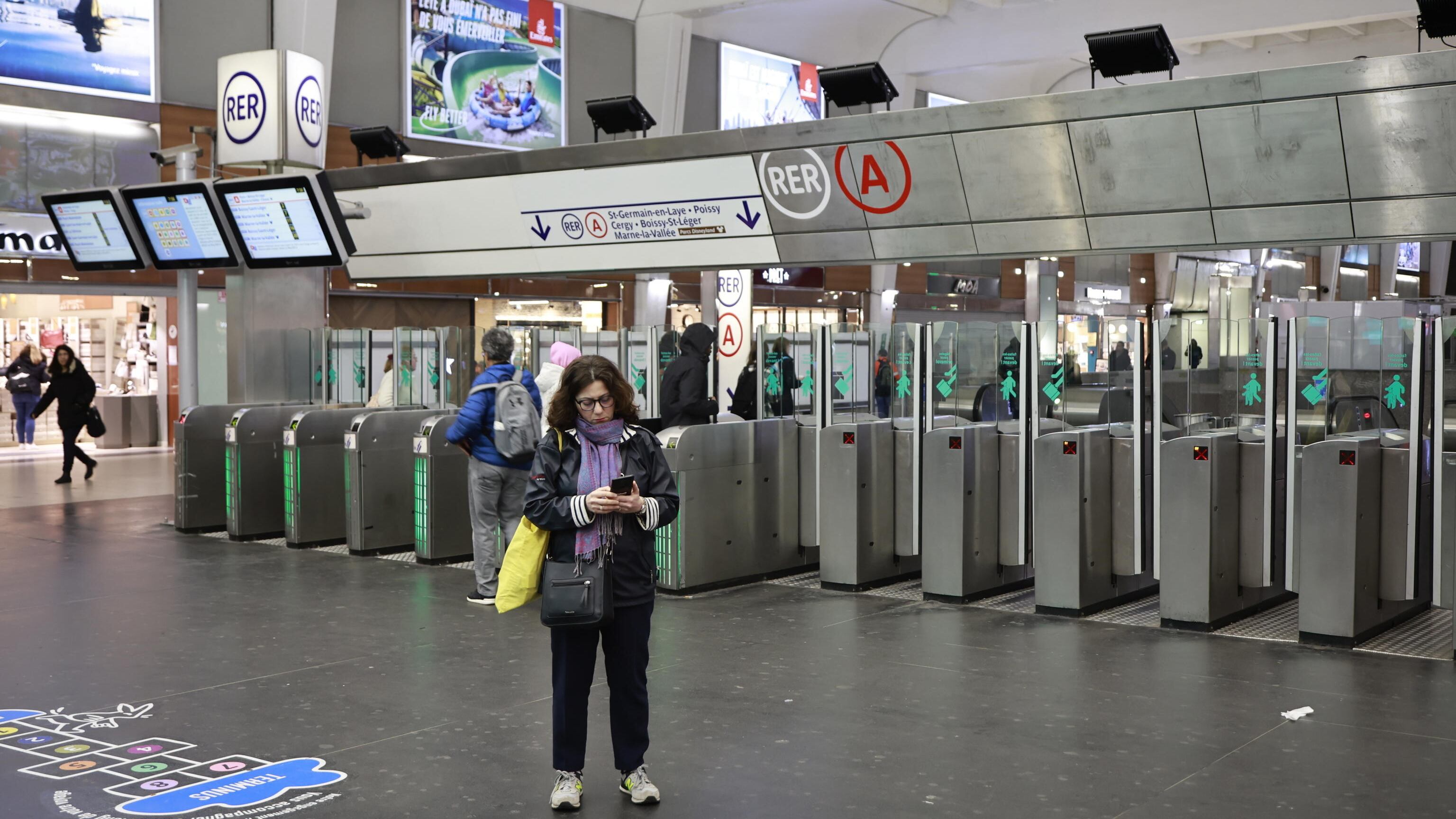 Napoli, ladri rubano rame dalla metropolitana e bloccano una città