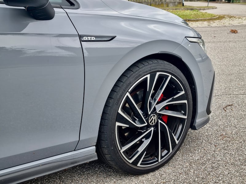 Volkswagen Golf GTD: guarda la gallery della compatta sportiva diesel 7