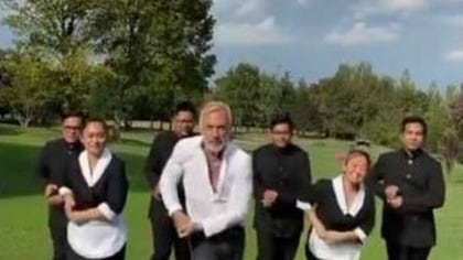 Gianluca Vacchi, turni estenuanti e balletti su Tik Tok per i dipendenti