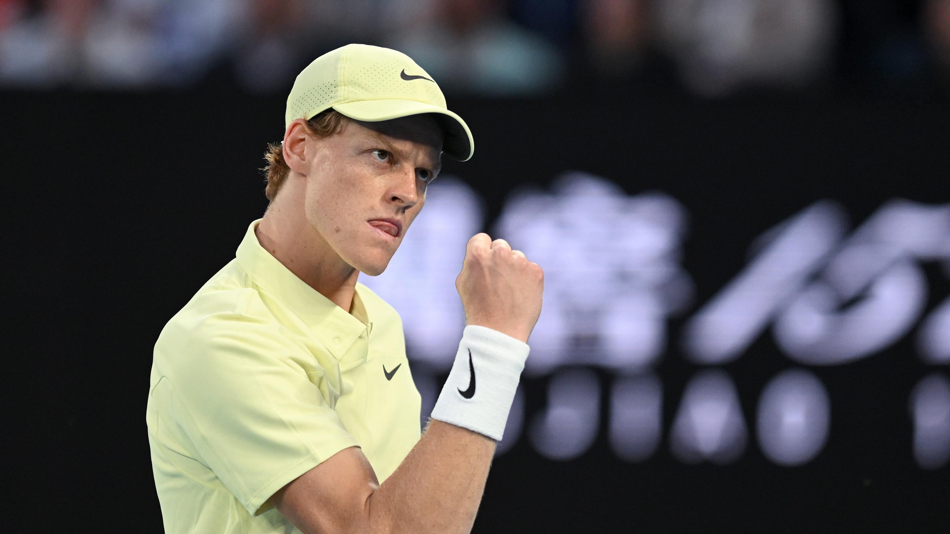 Australian Open, Sinner piega Schoolkate in 4 set e avanza al terzo turno