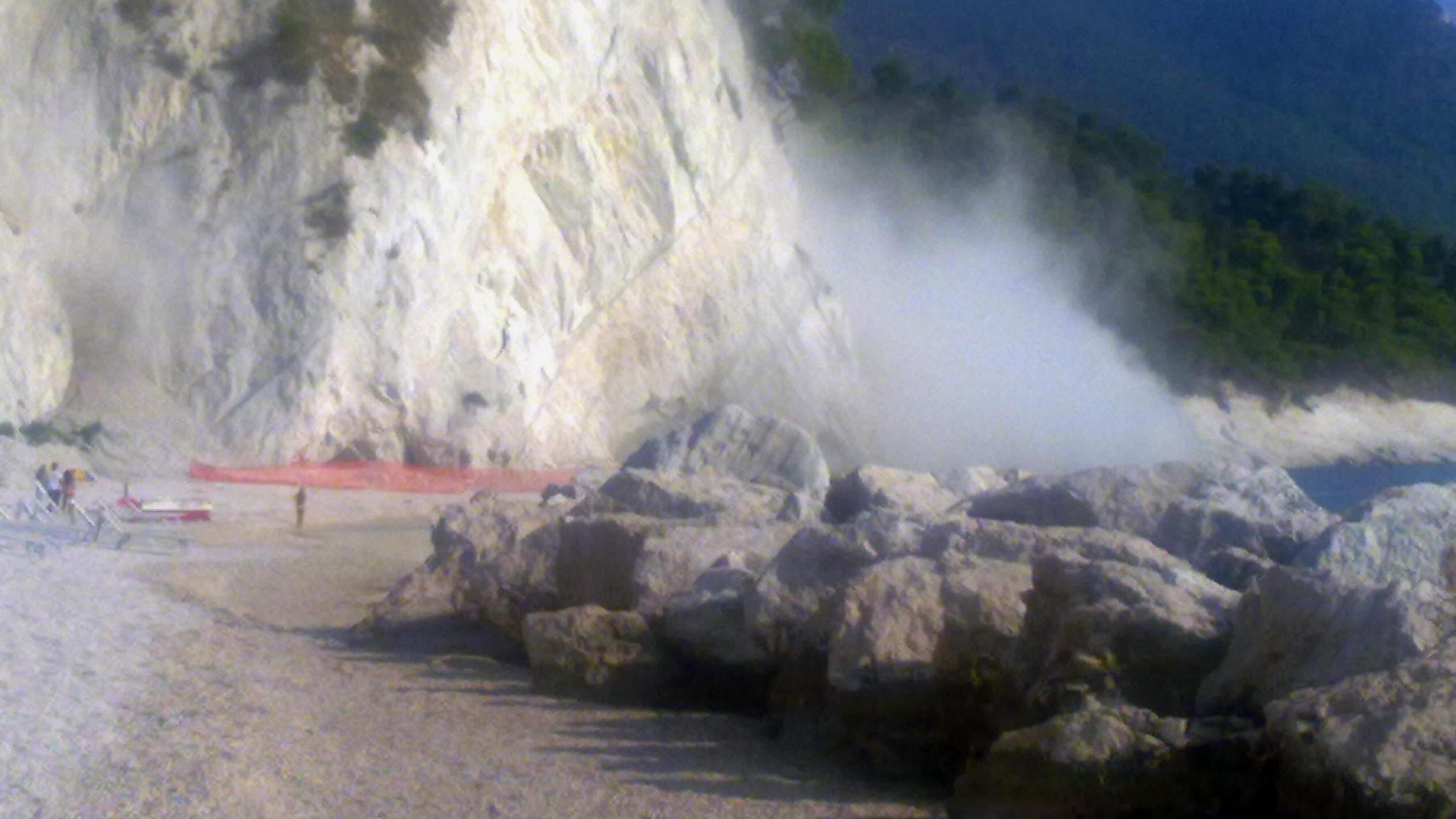 Ora il terremoto ci insegue in spiaggia