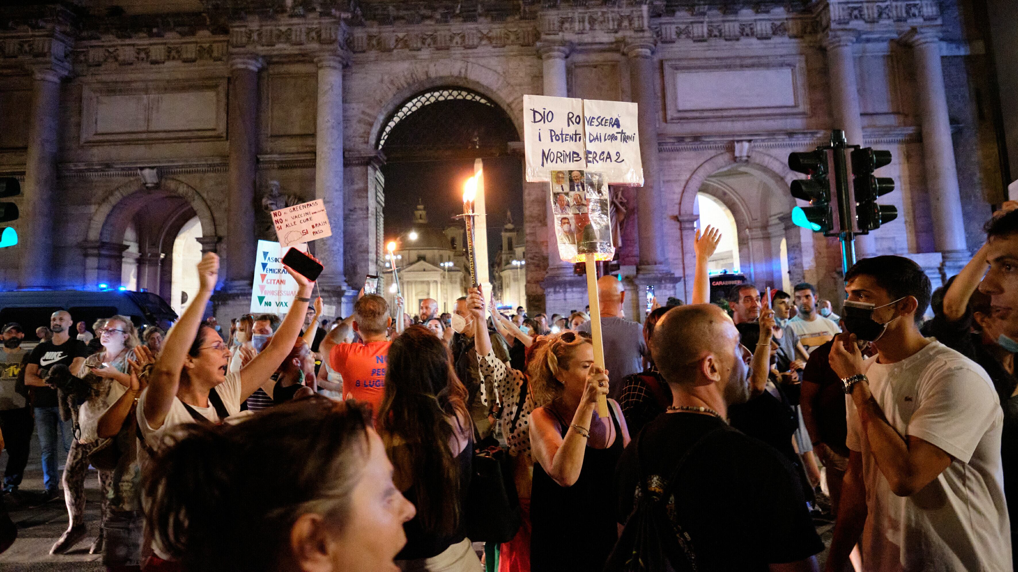 Galassia No Pass ancora in piazza. "Basta dittatura, ridateci la libertà"