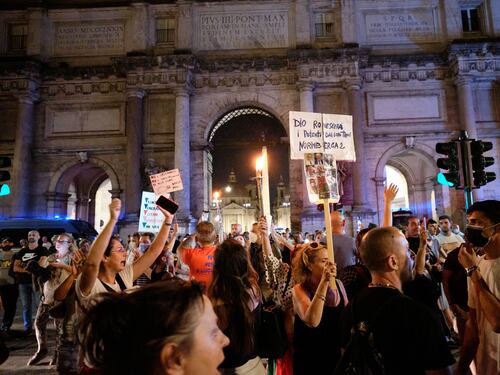 Galassia No Pass ancora in piazza. "Basta dittatura, ridateci la libertà"
