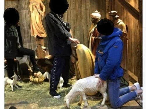 Choc a Bolzano, il presepe oltraggiato da 3 ragazzi