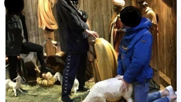Choc a Bolzano, il presepe oltraggiato da 3 ragazzi