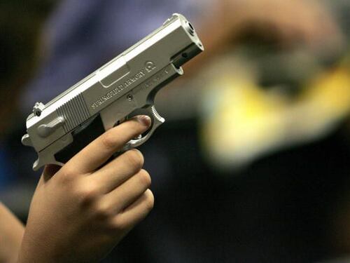Avellino, colpi di pistola al culmine di una lite: ferita una 16enne