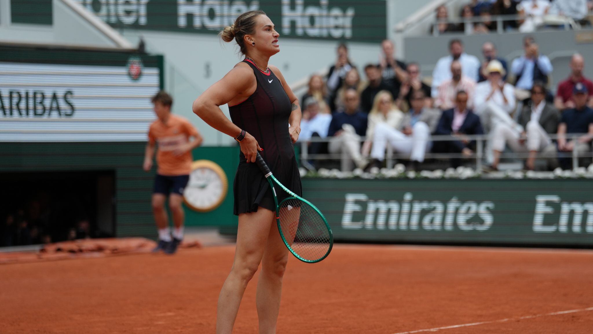 Roland Garros, la caduta degli dei: mai così tanti top fuori. Sabalenka: "Voglio staccare dal tennis"