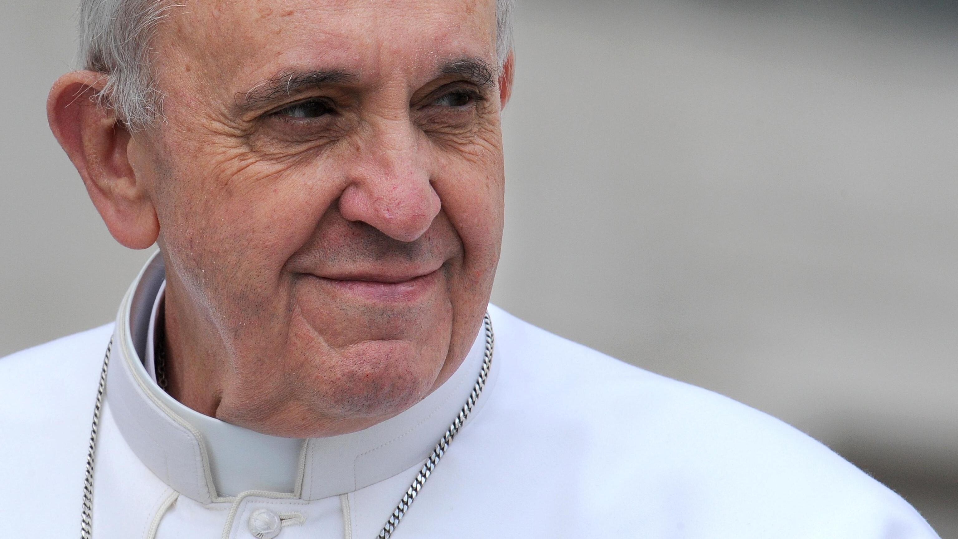 Scola gela il tifo da ultrà per il Papa