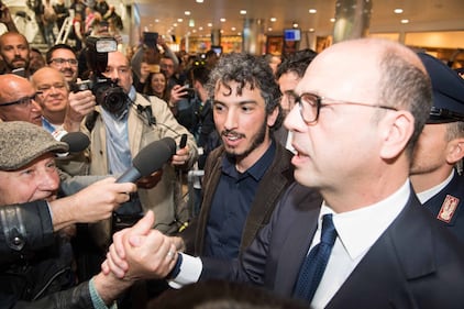 Gabriele Del Grande, l'arrivo all'aeroporto di Bologna 5