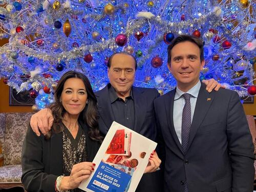 "Ci volevamo noi per chiudere il solito 'teatrino'"