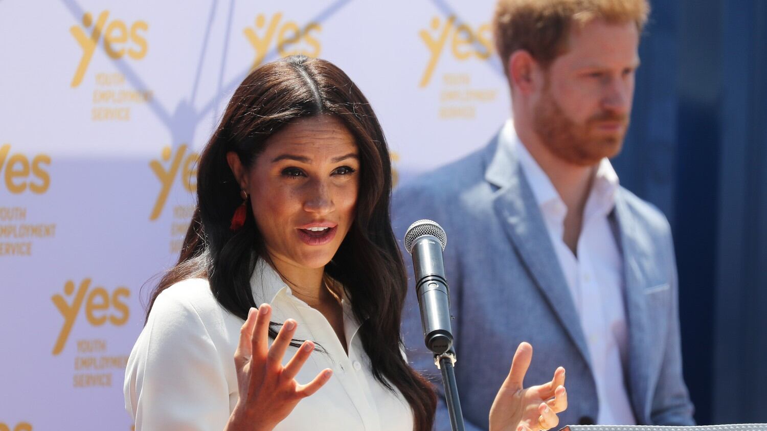 Meghan Markle in Sudafrica infrange il protocollo con un selfie involontario
